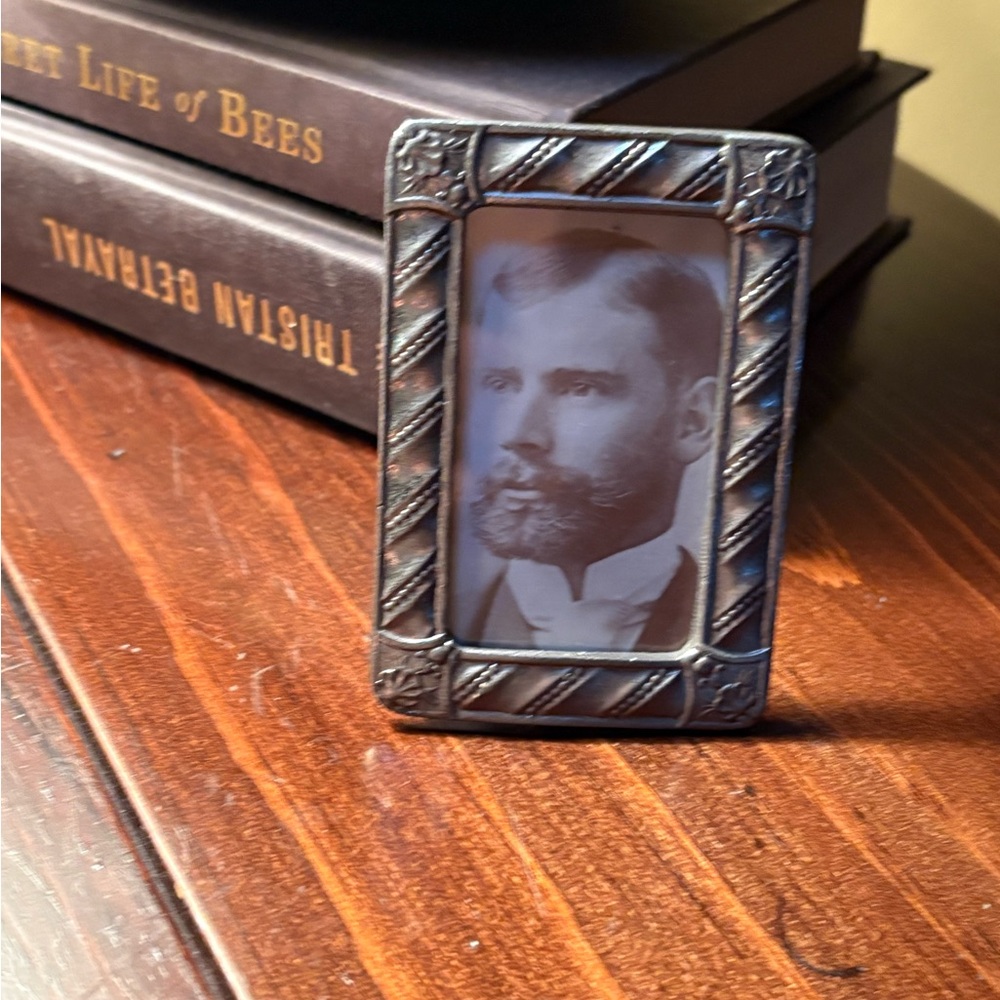 Classic pewter photo Frame